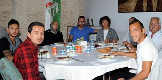 Bursasporlu futbolcular yemekte buluştu