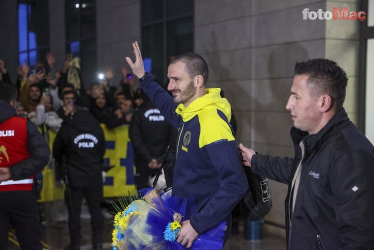 TRANSFER HABERİ: Fenerbahçe'ye bir stoper daha! Kulübüyle temas kuruldu