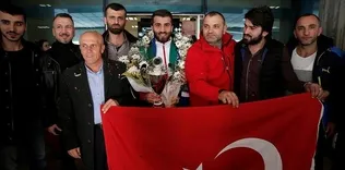 Şampiyon omuzlarda