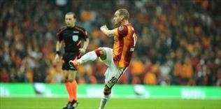 Gerrard Sneijder'i çağırıyor