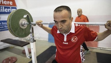 Görme engelli Mehmet Emin başladığı halterle dünyasını aydınlattı