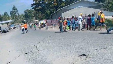 Papua Yeni Gine’de 7,6 büyüklüğünde deprem