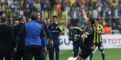 Fenerbahçe-Bursa maçında çift kırmızı çıktı!