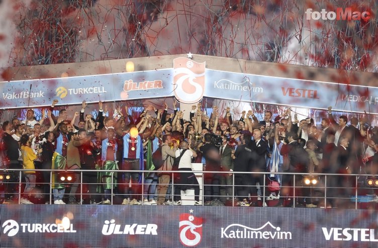 Şampiyon Trabzonspor kupasına kavuştu! İşte o anlar