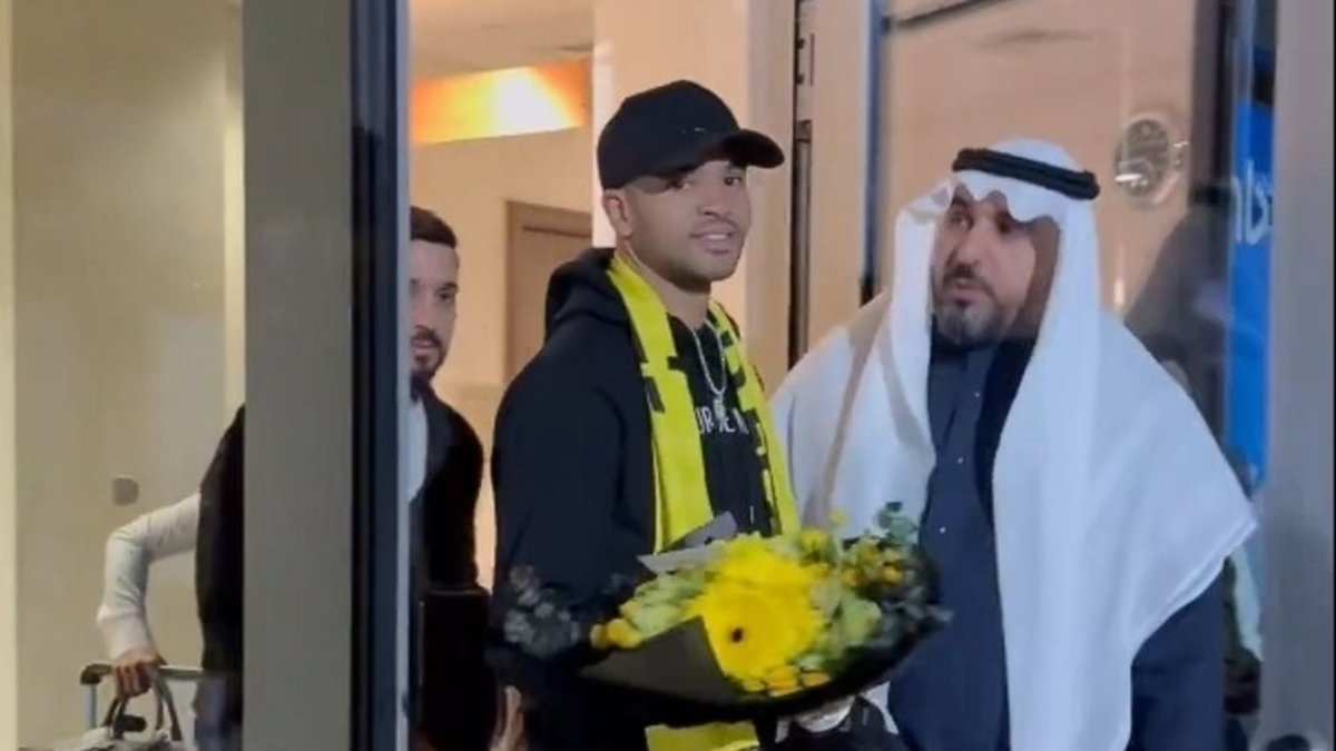Fenerbahçe'den ayrılan Youssef En-Nesyri'yi Al-Ittihad taraftarları çiçeklerle karşıladı!
