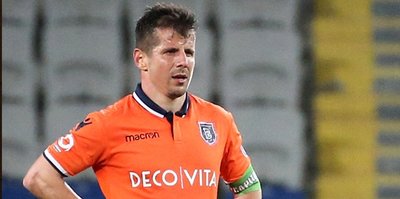 Son dakika: Emre Belözoğlu sahada!