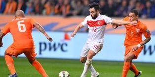 Netherlands' late equalizer upsets Turkey
