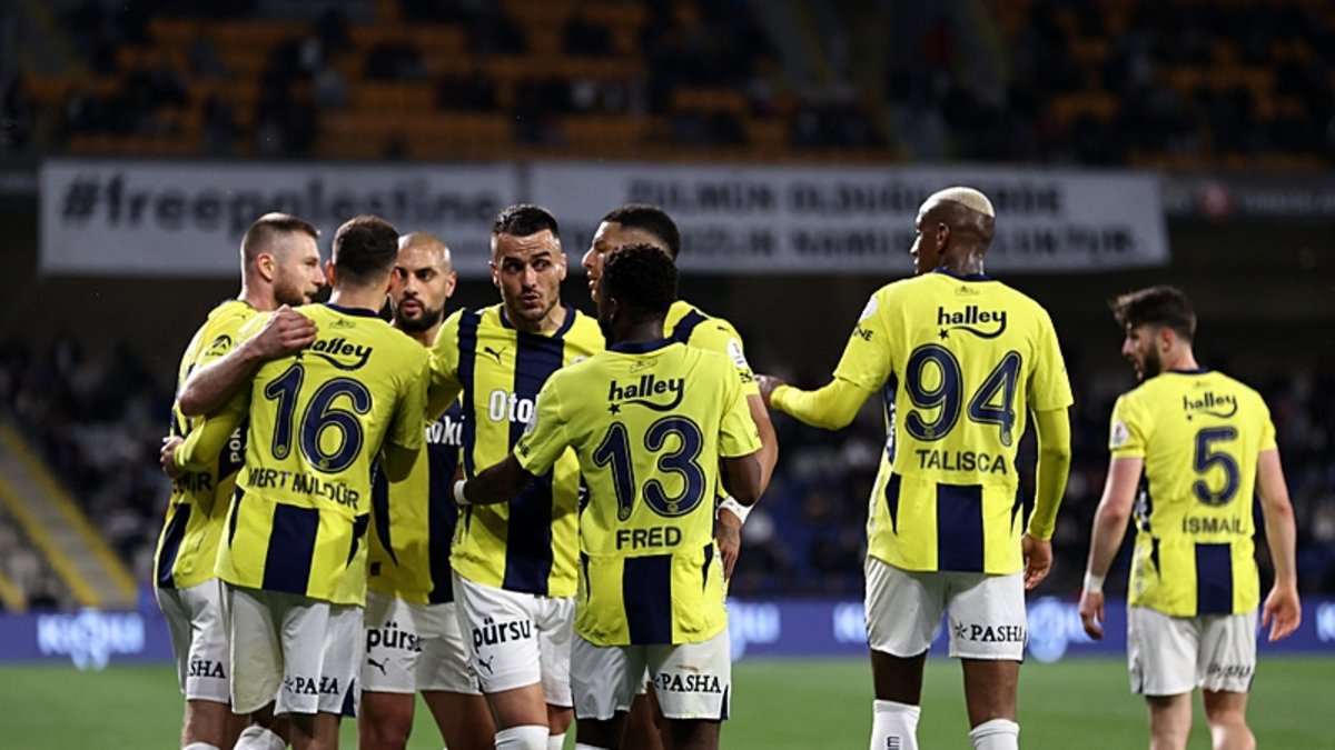 Fenerbahçe'de transfer pişmanlığı! O isimle yollar ayrılacak Fenerbahçe'de transfer pişmanlığı! O isimle yollar ayrılacak