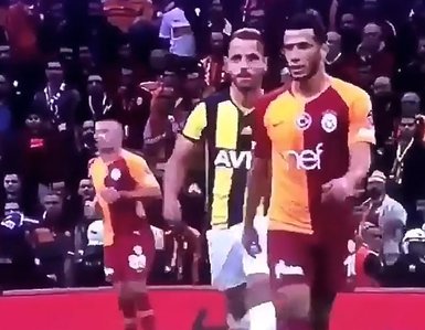 Galatasaray - Fenerbahçe derbisinde şok tükürük görüntüsü!