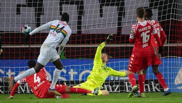 Stuttgart sahasında güldü!