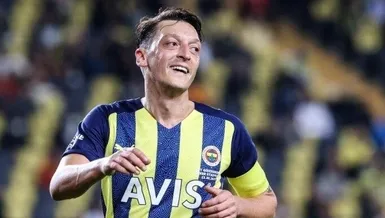 Mesut Özil beklemede