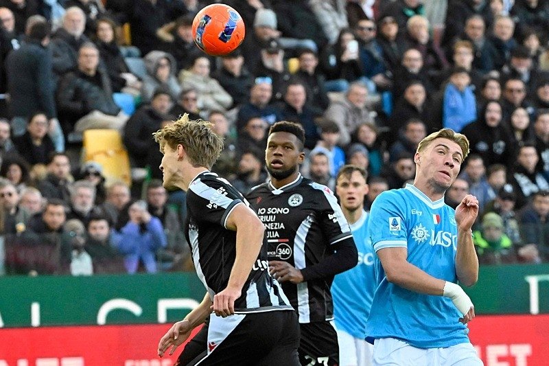 thomas-kristensen-kimdir-galatasarayin-yeni-stoper-adayi-nereli-kac-yasinda-1768046019122.jpeg Thomas Kristensen kariyeri ve futbol hayatı!