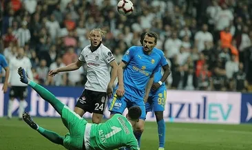 6 maçta 19 gol attı