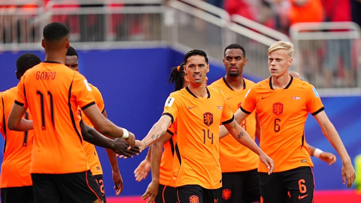 Tunus'u mağlup eden Hollanda grubunu lider bitirdi!