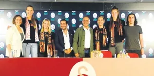 Aslan’dan imza şov