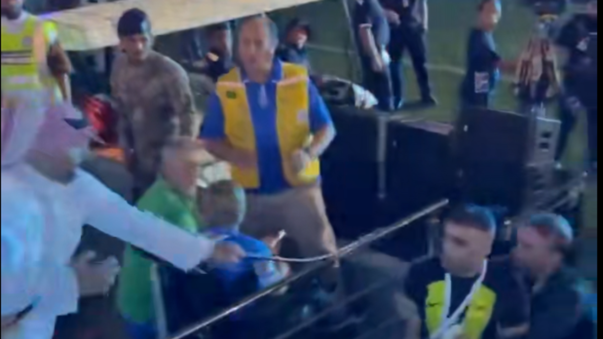 Suudi Arabistan'da futbolcuya kırbaçla vurdu