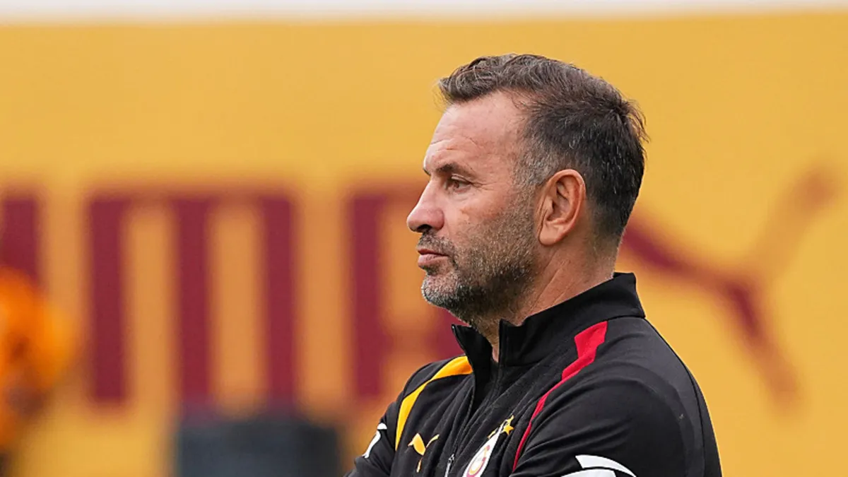 Galatasaray'da çifte ayrılık! Okan Buruk biletlerini kesti