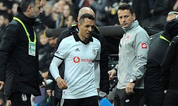 Beşiktaş'ta Adriano sakatlandı