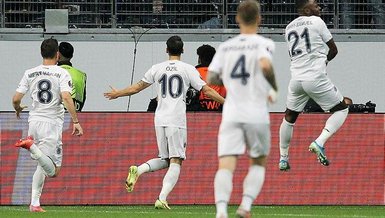 Son dakika spor haberi: Eintracht Frankfurt Fenerbahçe maçında Mesut Özil'in golü VAR'dan geldi!