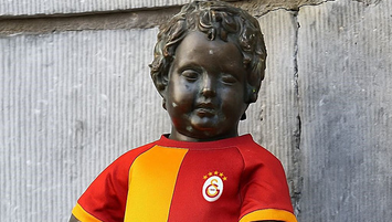 Manneken Pis’e 5 yıldızlı forma