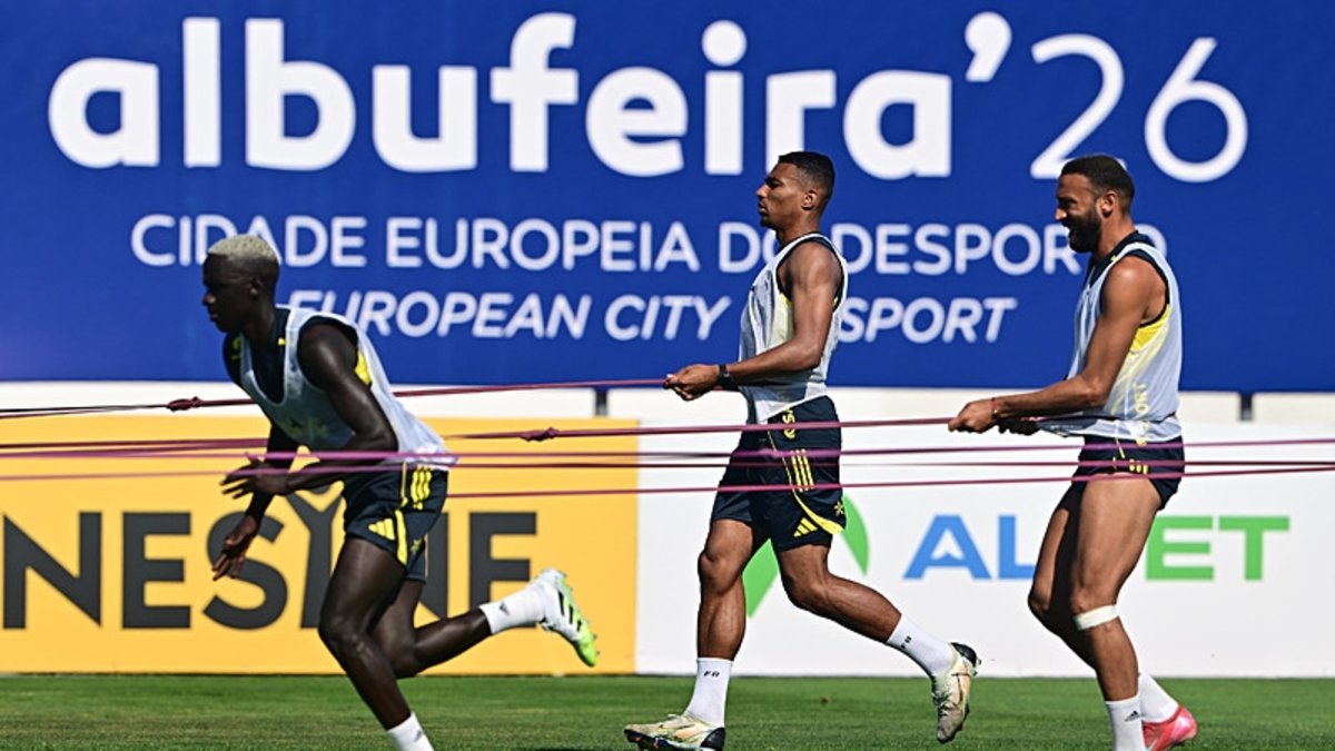 Fenerbahçe'de yıldız isim transfer teklifini reddetti! Fenerbahçe'de yıldız isim transfer teklifini reddetti!