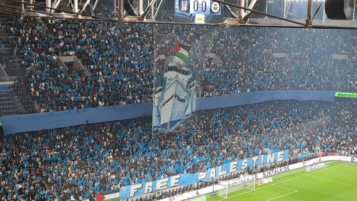 Beşiktaşlı taraftarlar derbide Filistin'i unutmadı!