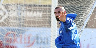 Burak Yılmaz’ın oynaması zor