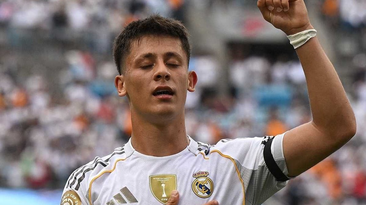 İspanyol basınından Arda Güler’e büyük övgü! “Real Madrid’in ihtiyaç duyduğu oyun kurucu…” İspanyol basınından Arda Güler’e büyük övgü! “Real Madrid’in ihtiyaç duyduğu oyun kurucu…”