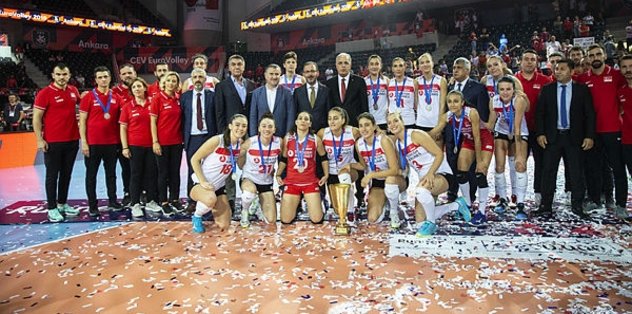 A Milli Kadın Voleybol Takımı madalya sayını 4'e çıkardı