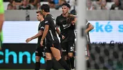 Kartal tura göz kırptı
