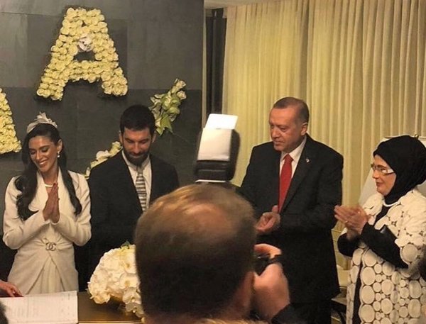 Arda Turan ile Aslıhan Doğan evlendi