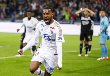 Lacazette bombası!