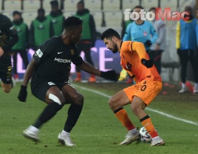 Usta yazardan Emre Akbaba'ya sert sözler!