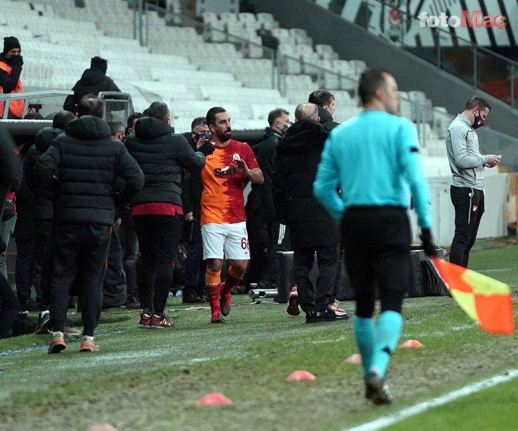 Beşiktaş - Galatasaray derbisine damga vuran anlar! Arda Turan ve Cüneyt Çakır...