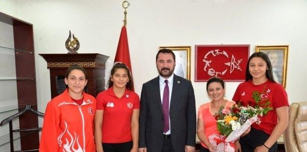 Balkan şampiyonu altın kızlara ödül