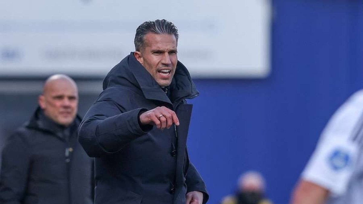 Feyenoord Teknik Direktörü Robin van Persie'den flaş kura yorumu: Fenerbahçe'yi görünce... Feyenoord Teknik Direktörü Robin van Persie'den flaş kura yorumu: Fenerbahçe'yi görünce...
