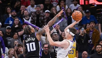 Reaves 51 sayı attı Lakers, Kings'i devirdi