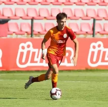 baran-aksaka-kimdir-gsaray-u19-futbolcusu-ozgur-baran-aksaka-kac-yasinda-nereli-hangi-takimlarda-oynadi-1666771810999.jpeg