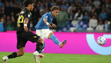 Napoli evinde Frosinone'yi rahat yendi!