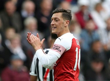 Mesut Özil rekor teklifi elinin tersiyle itti!