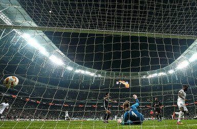 Spor yazarları Beşiktaş - Genk maçını yazdı