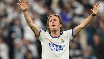 Modric extends contract with Real Madrid for another year