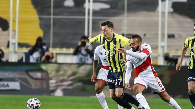 Mesut Özil Fenerbahçe - Antalyaspor maçında ilk golüne çok yaklaştı! İşte o pozisyon #