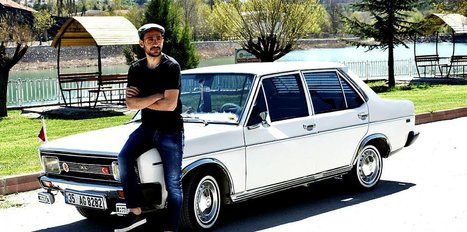 Malatyasporlu Rahman'ın eski model arabasına kentte büyük ilgi
