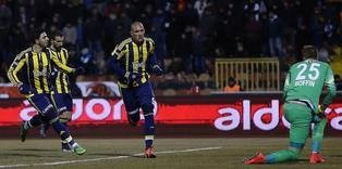 F.Bahce claim top spot in Turkish league