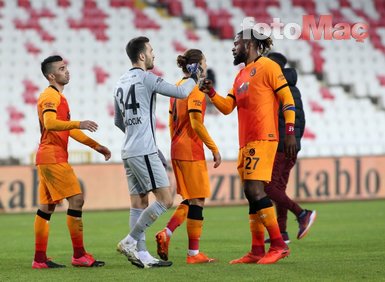 Sivasspor - Galatasaray maçının son anlarında ortalık karıştı! Arda Turan...