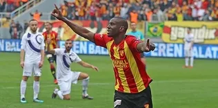 Demba Ba attı sosyal medya yıkıldı