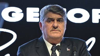 Beşiktaş Başkan Adayı Serdal Adalı yönetim kurulu listesini açıklamaya devam ediyor