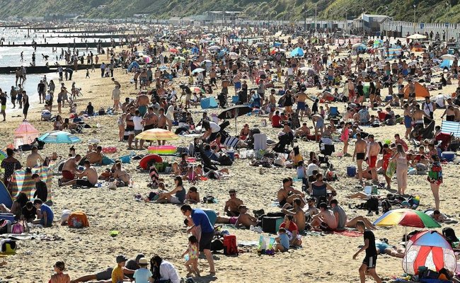 Ingiltere De Corona Virusunu Yok Saydilar Bournemouth Da Plajlar Tiklim Tiklim Son Dakika Genel Haberleri Fotomac