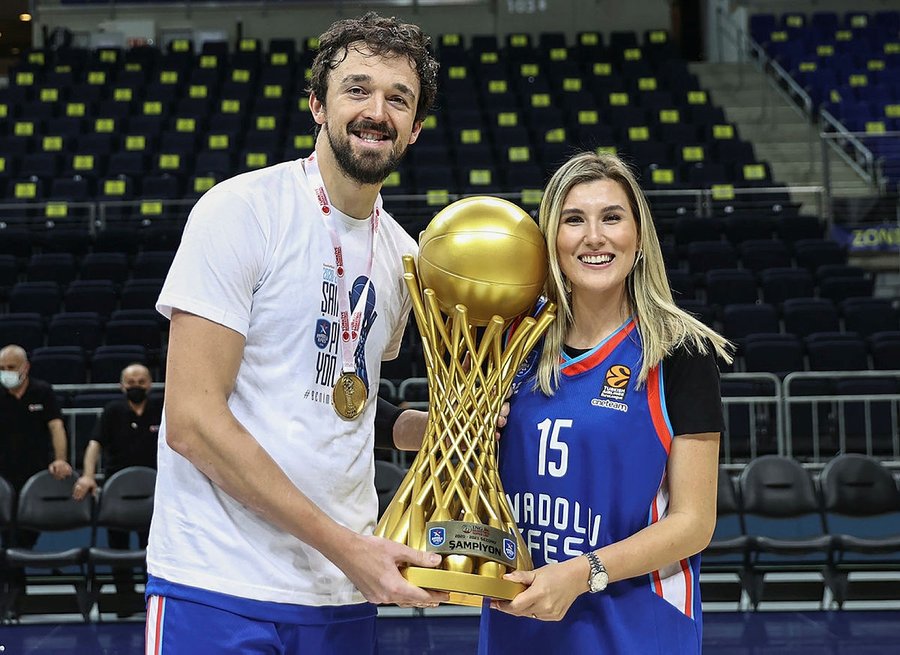 Son Dakika Transfer Haberi Anadolu Efes In Basarili Oyuncusu Sertac Sanli Barcelona Ile Anlasti Fotomac